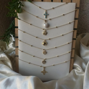 collar delicado gold charms